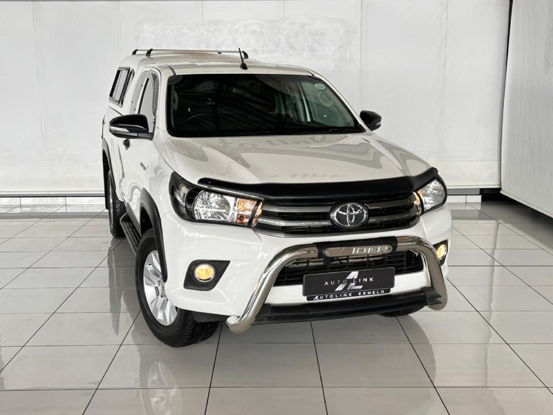 2017 Toyota Hilux 2.4 GD-6 Raised Body SRX Extended Cab